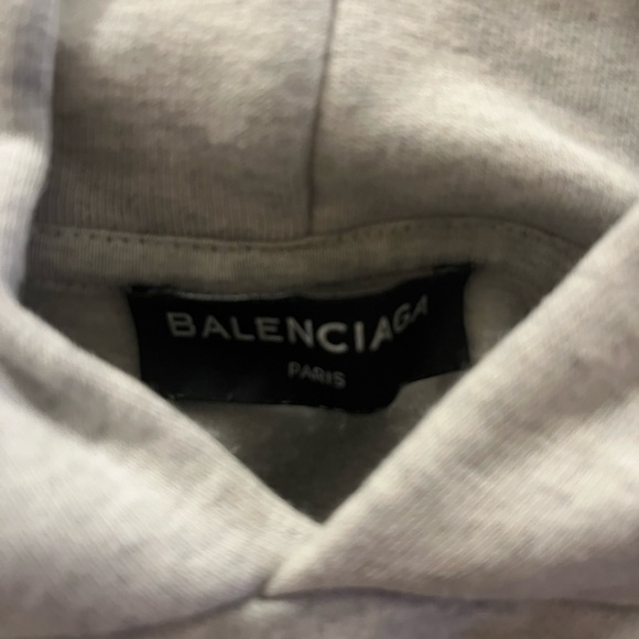 Kids size 10-12 sweater - Picture 1 of 2